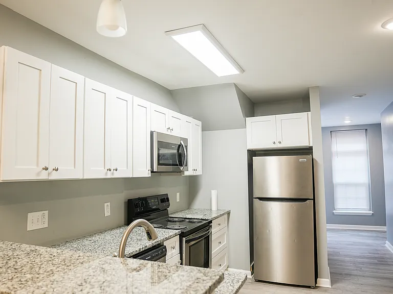 1535 W Fairmount Ave — Photo 10