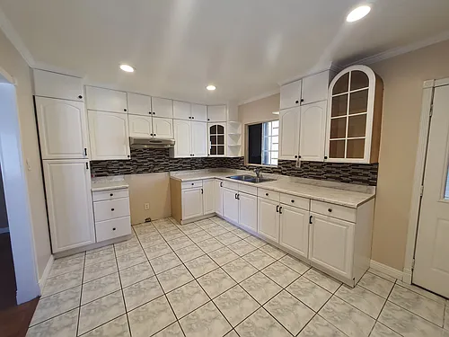 2647 Independence Ave Photo 1