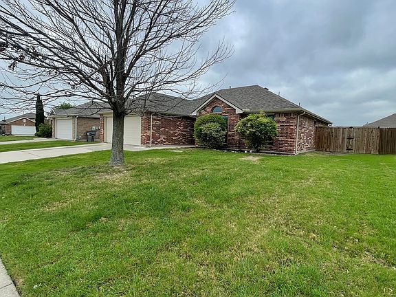 2nd image of 2104 Oakridge Dr