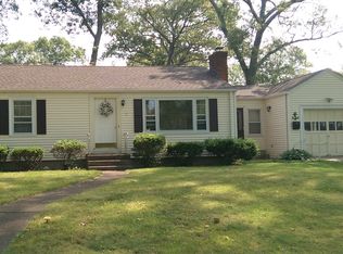 71 Woodland Rd, East Greenwich, RI 02818