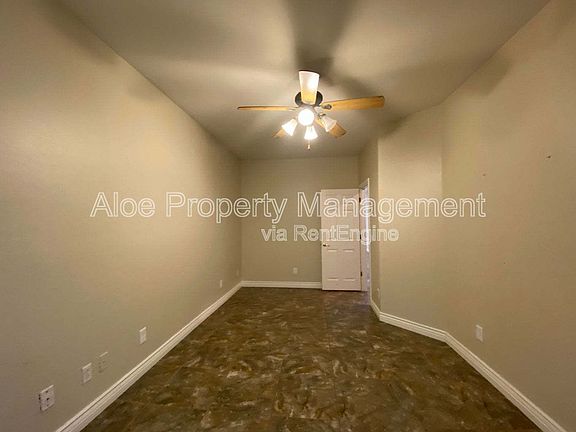 4th image of 2630 E Augusta Ave