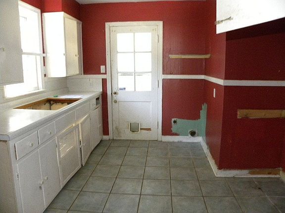 3631 Holland Dr, Memphis, TN 38127