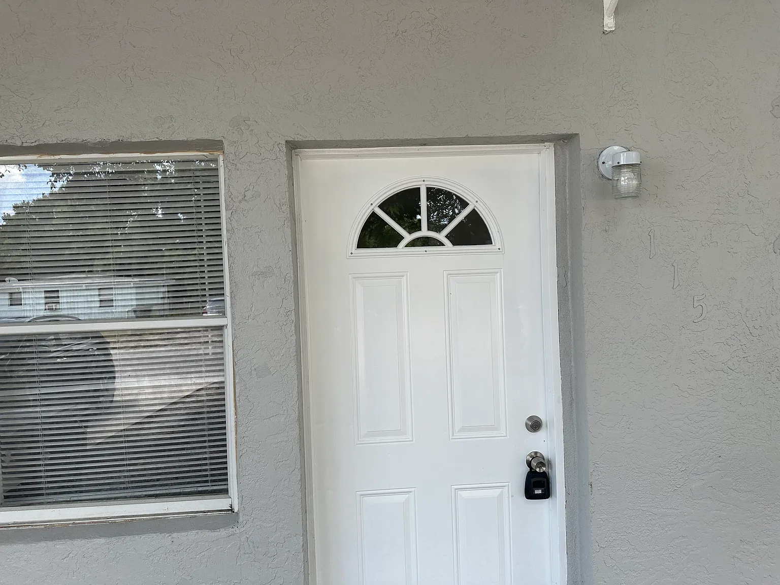 3 bed, 1.0 bath, 1008 sqft, $1,999 — Photo 4