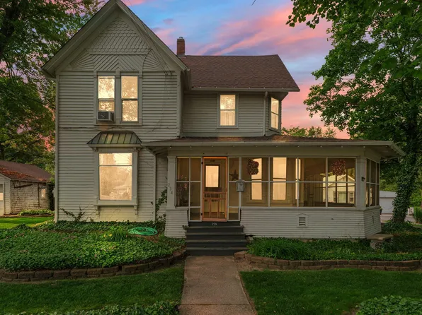 236 W Commercial Ave, Lowell, IN 46356