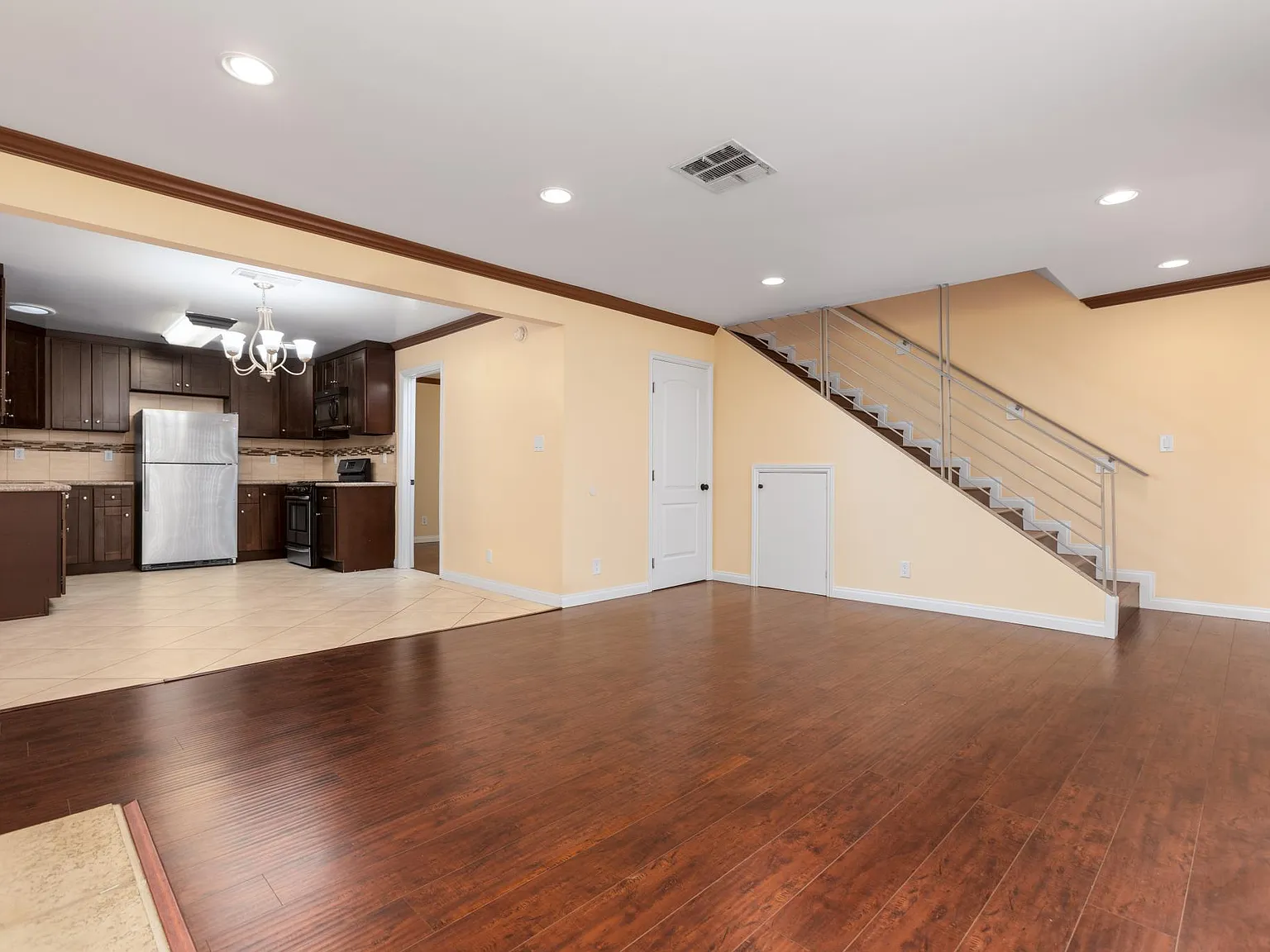 15017 Dickens St — Photo 4