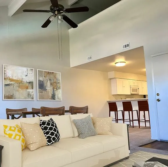 Willow Run Townhomes — Photo 6