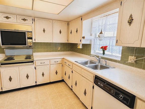 3rd image of 1656 S LAKE AVENUE #4