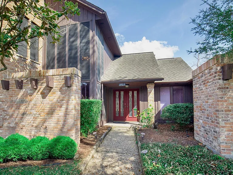 3903 Kiamesha Dr — Photo 2
