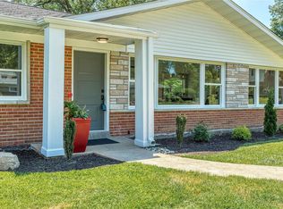 8 Sleepy Hollow Ln, Saint Louis, MO 63132