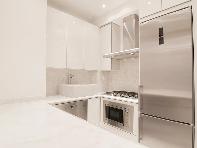 145 W 58th St #7M — Photo 7