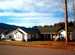 17 W Coventry Dr, Franklin, NC 28734