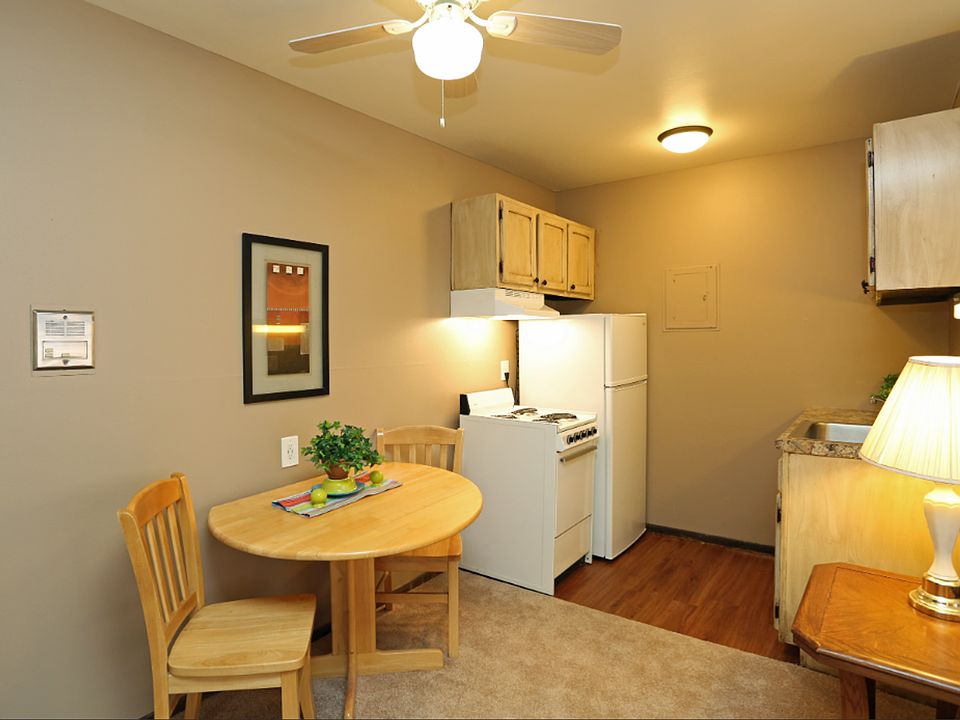 2nd image of 2130 University Ave APT 63