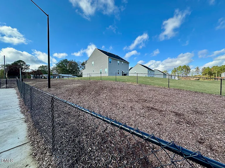 921 Romeria Dr — Photo 32