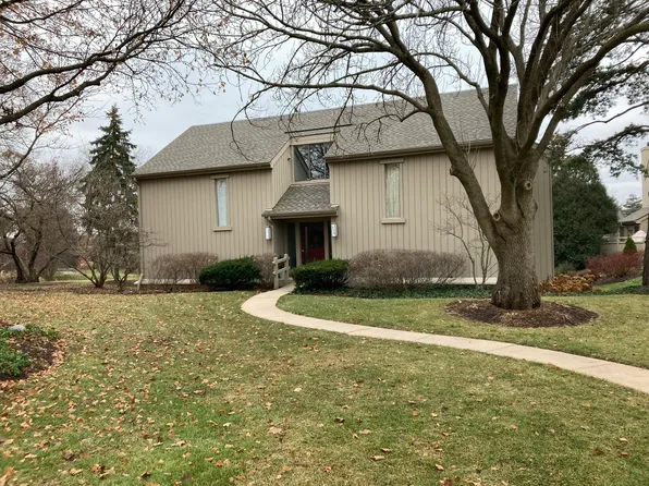 358 Cedar Rdg APT B, Lake Barrington, IL 60010