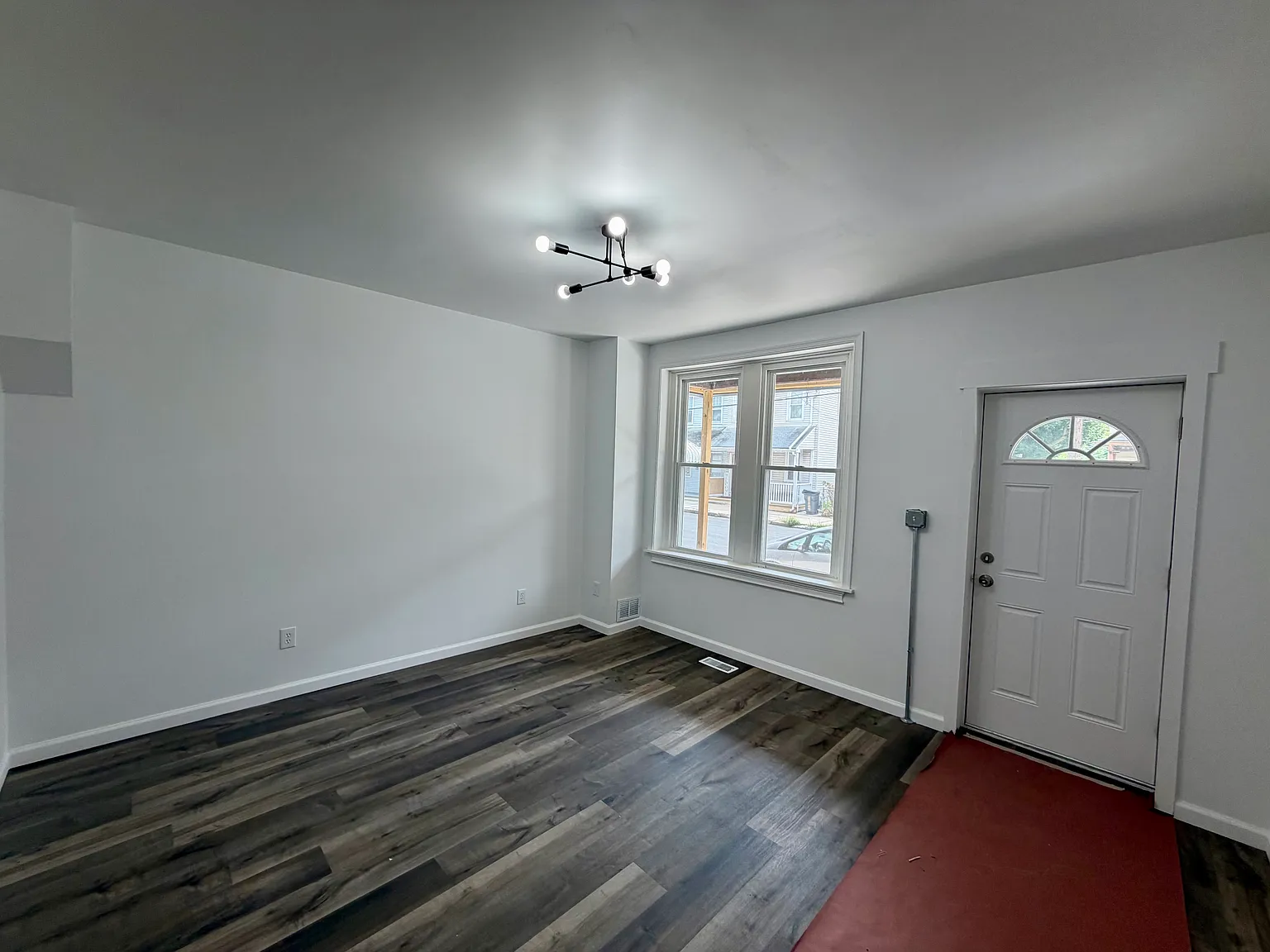 3 bed, 1.5 bath, 1192 sqft, $1,450 — Photo 2