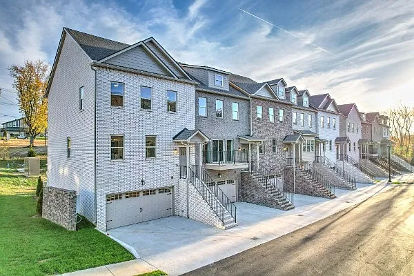 4 bed, 2.5 bath, 2352 sqft, $2,750 — Photo 1