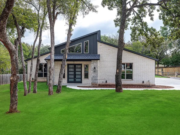 9703 Rosalie Ct, Granbury, TX 76049