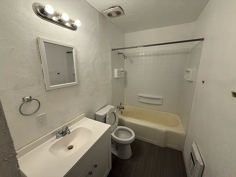 1009 S Wells St — Photo 9