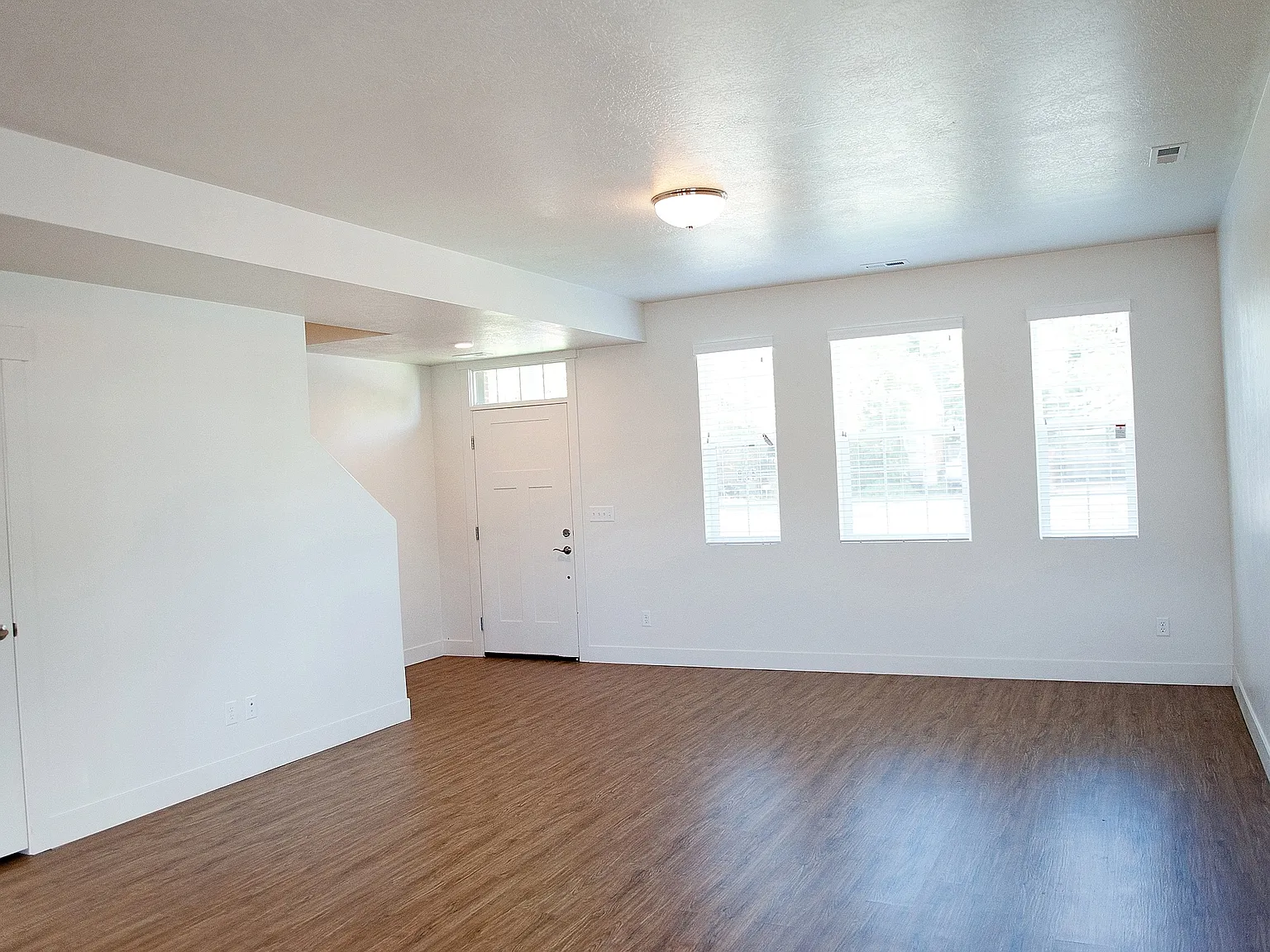 200 N Townhomes - 372 — Photo 4