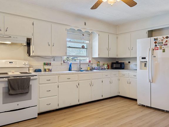 5th image of 22 Louise Avenue