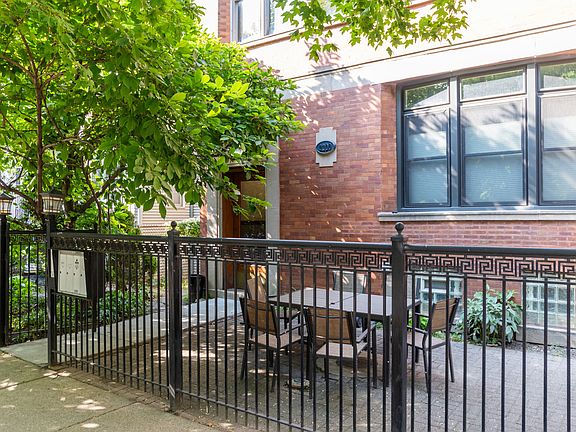 3rd image of 2200 W Cullom Ave APT 1