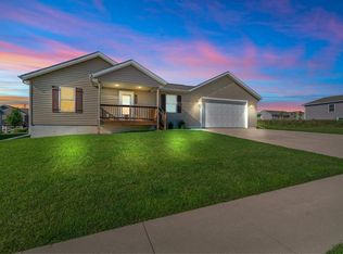 3709 Monaghan Dr, Waverly, IA 50677