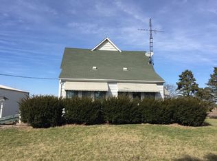 9618 W Illiniwick Rd, Warrensburg, IL 62573