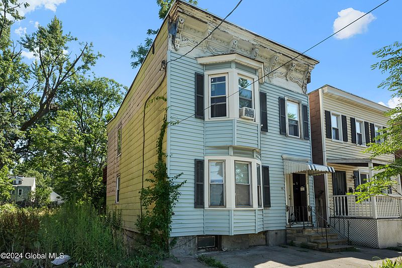 3rd image of 555 2nd Street
