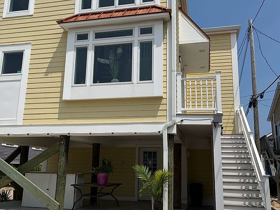 2nd image of 119 W Sandpiper Way