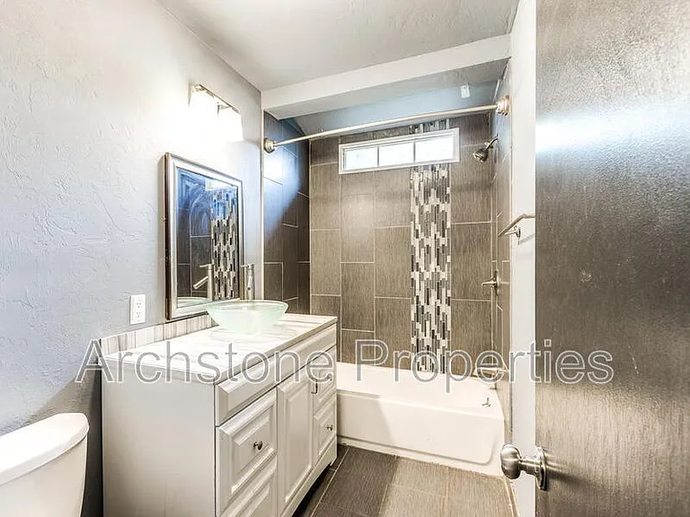 608 Holoway Dr — Photo 26