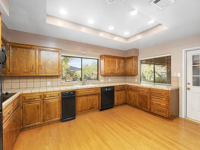 7808 Selkirk Dr — Photo 14