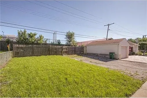 2202 W 47th Ter — Photo 25
