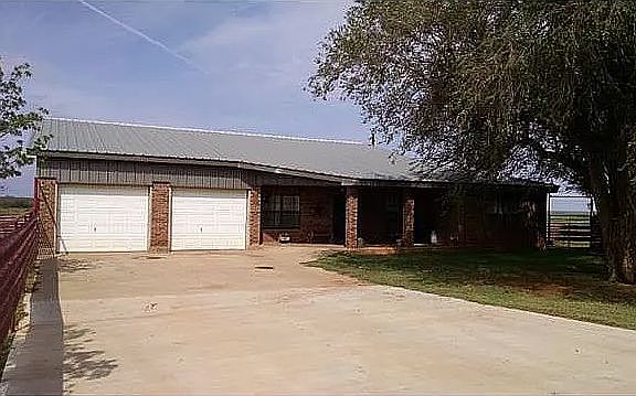 Front w/oversized garage