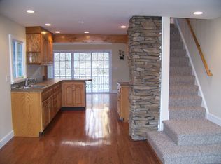 25 River St, Russell, MA 01071