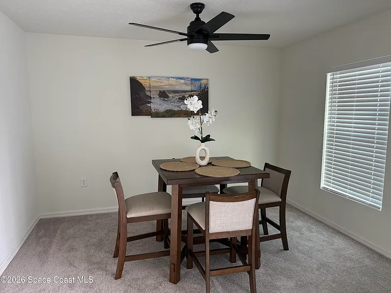 593 Haleybury St SW — Photo 2