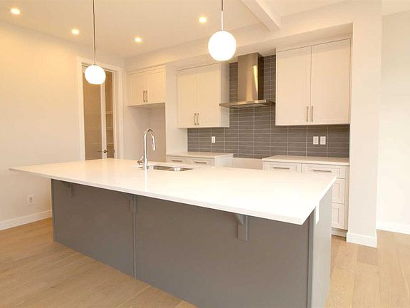 5th image of 155 S Sundown Cres