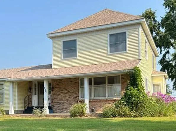 206 E 3rd St, Starbuck, MN 56381