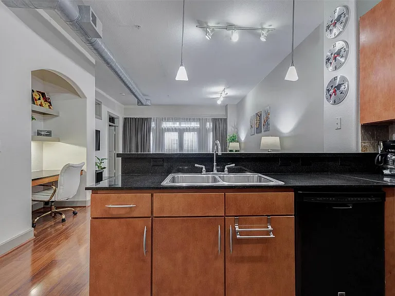 1901 Post Oak Blvd #1106 — Photo 7