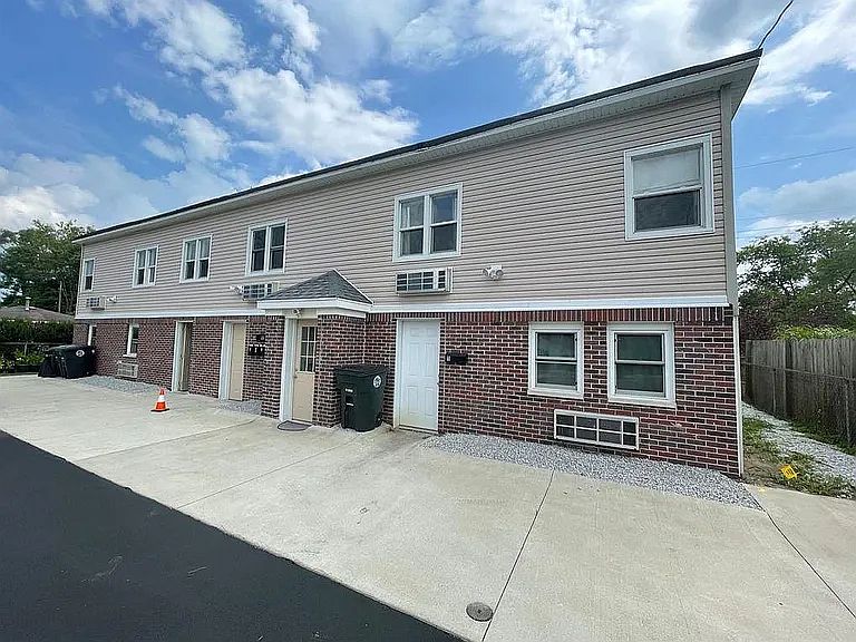 1st image of 531 N Kelly St APT 1