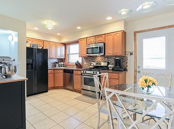 5th image of 1542 N 20th Ave