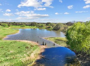 2090B Erwin Rd, Jacksboro, TX 76458