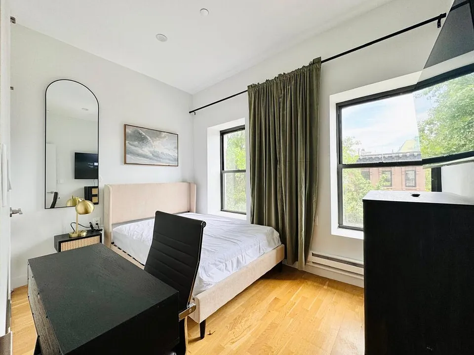251 Dekalb Ave #2R-118