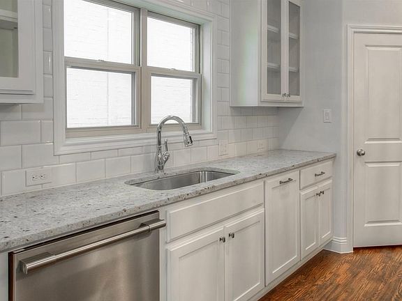 4th image of 5412 Collinwood Ave