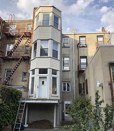 4th image of 255 York St