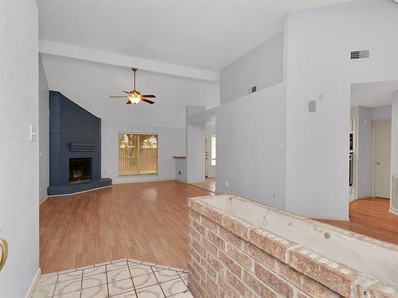 5th image of 3611 Bee Bayou Ln