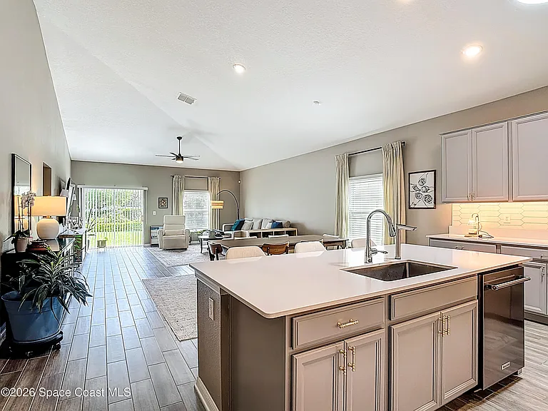 4471 Holstein St — Photo 8