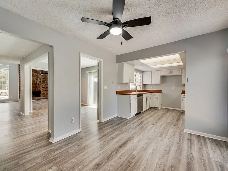 2814 Meadow Park Dr — Photo 7