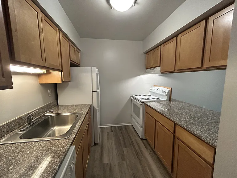Woodland Villa Apartments — Photo 45