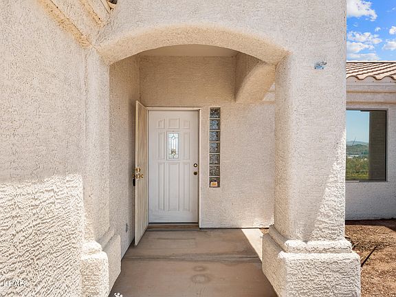 4th image of 1586 McCulloch Blvd S
