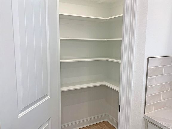 5th image of 4853 Bonneville St #11